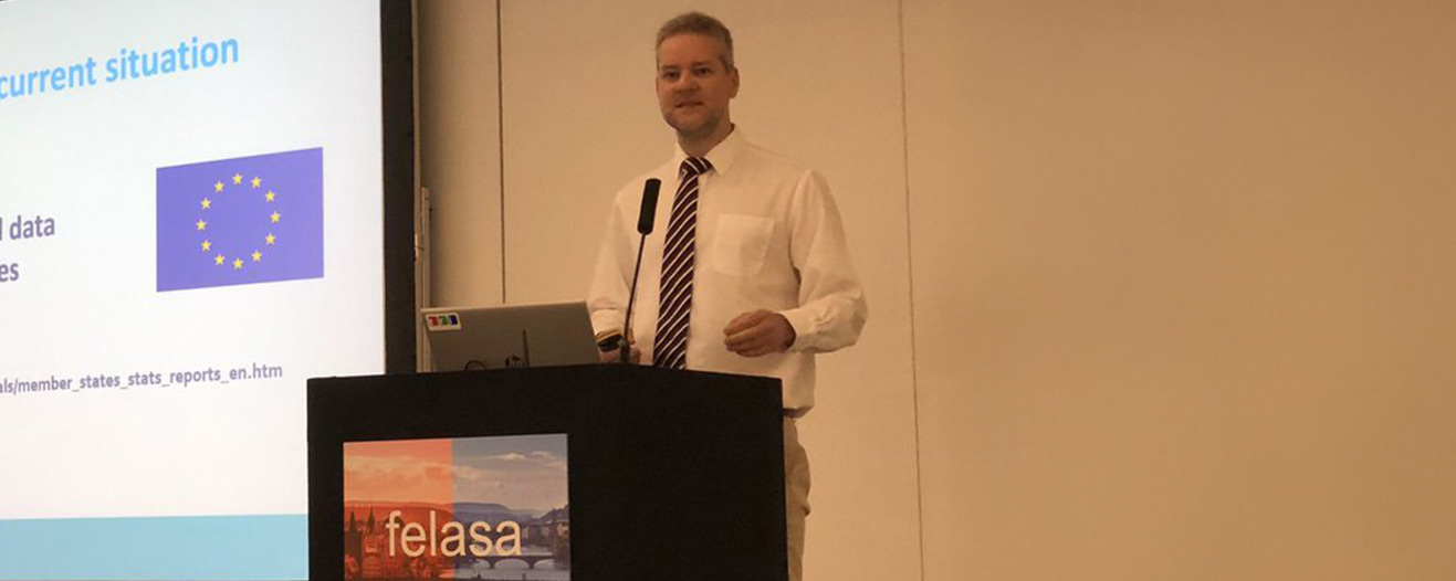 Presenter on stage at the FELASA congress in Prague, 2019.